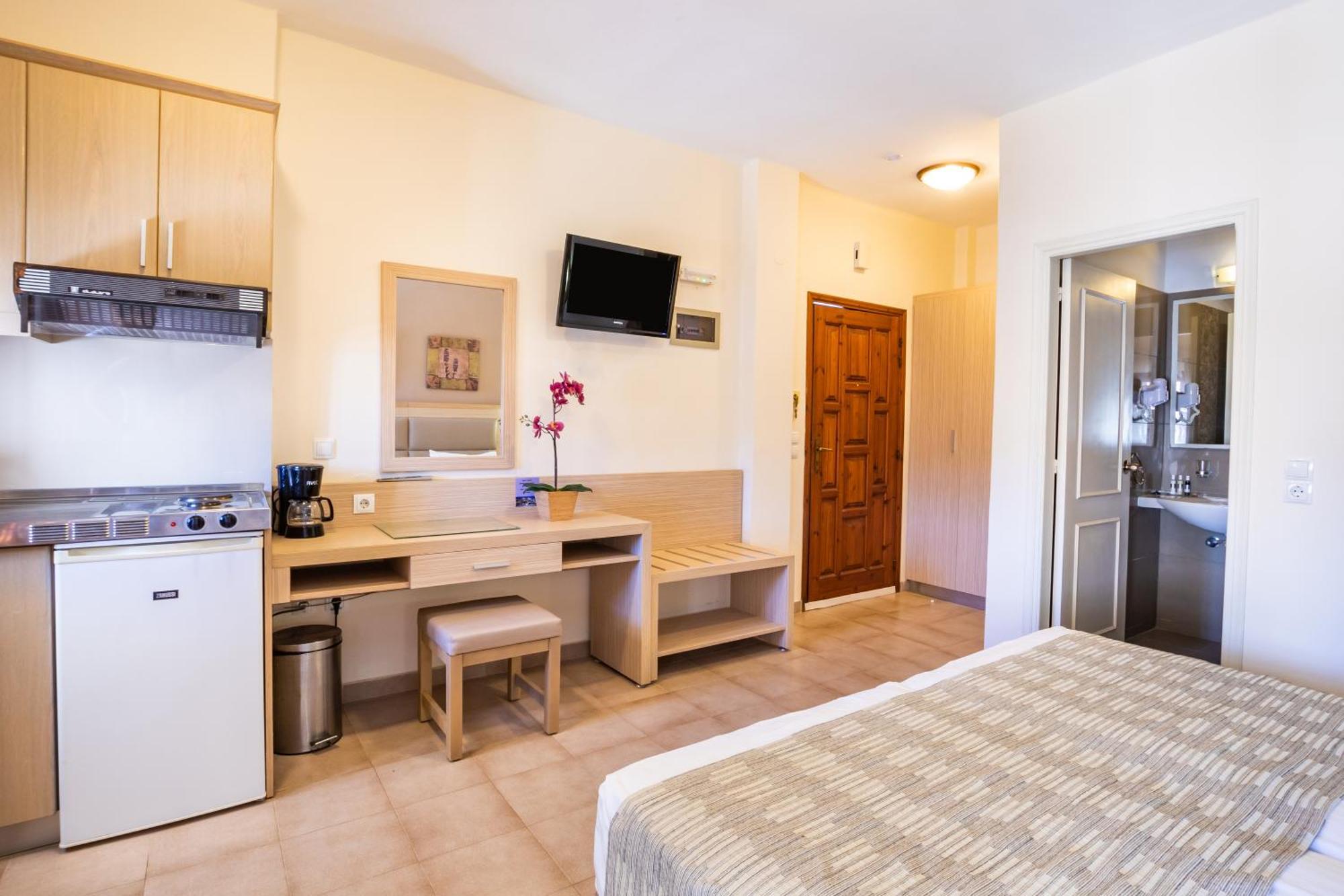 Aphrodite Luxury Studios & Apartments Karpathos Bagian luar foto